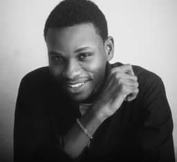Tosin Olowoleni